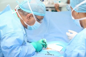 surgeons in israel 300x199 - Хирургия в Израиле
